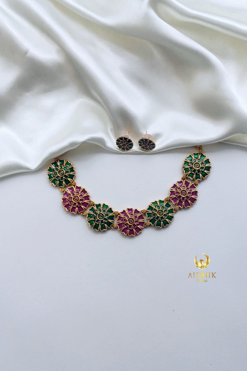 Beautiful short necklace set