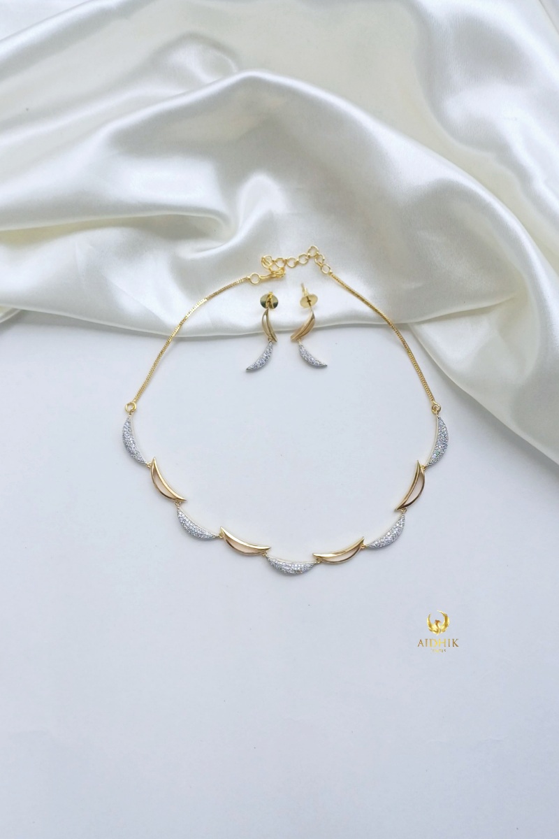 Half moon neckpiece AD5