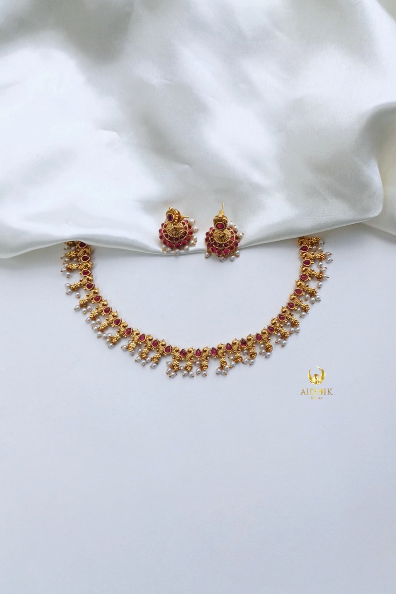 Simple necklace ruby with pearls