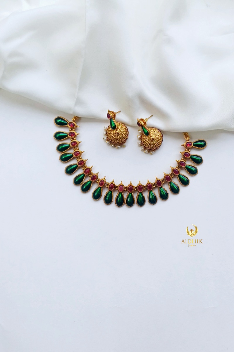 Palakka green short necklace 