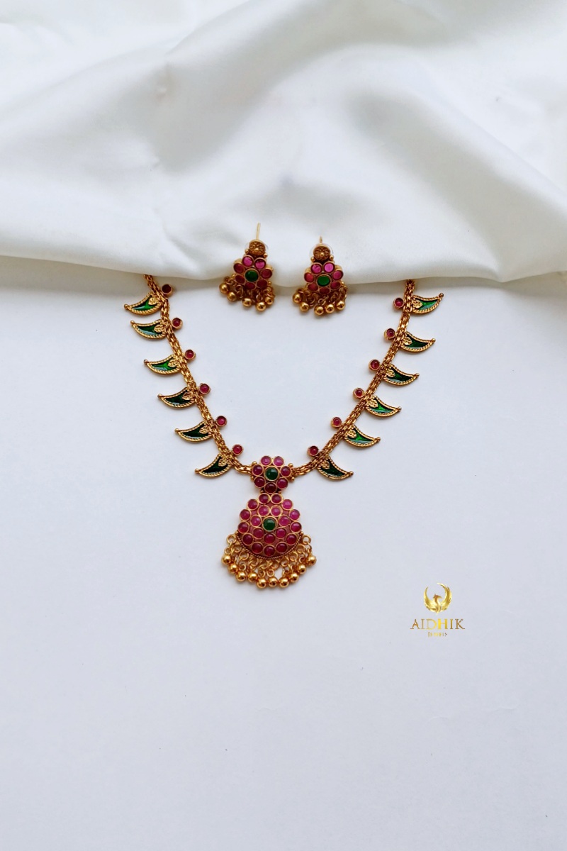 Palakka green with ruby pendant and earrings 