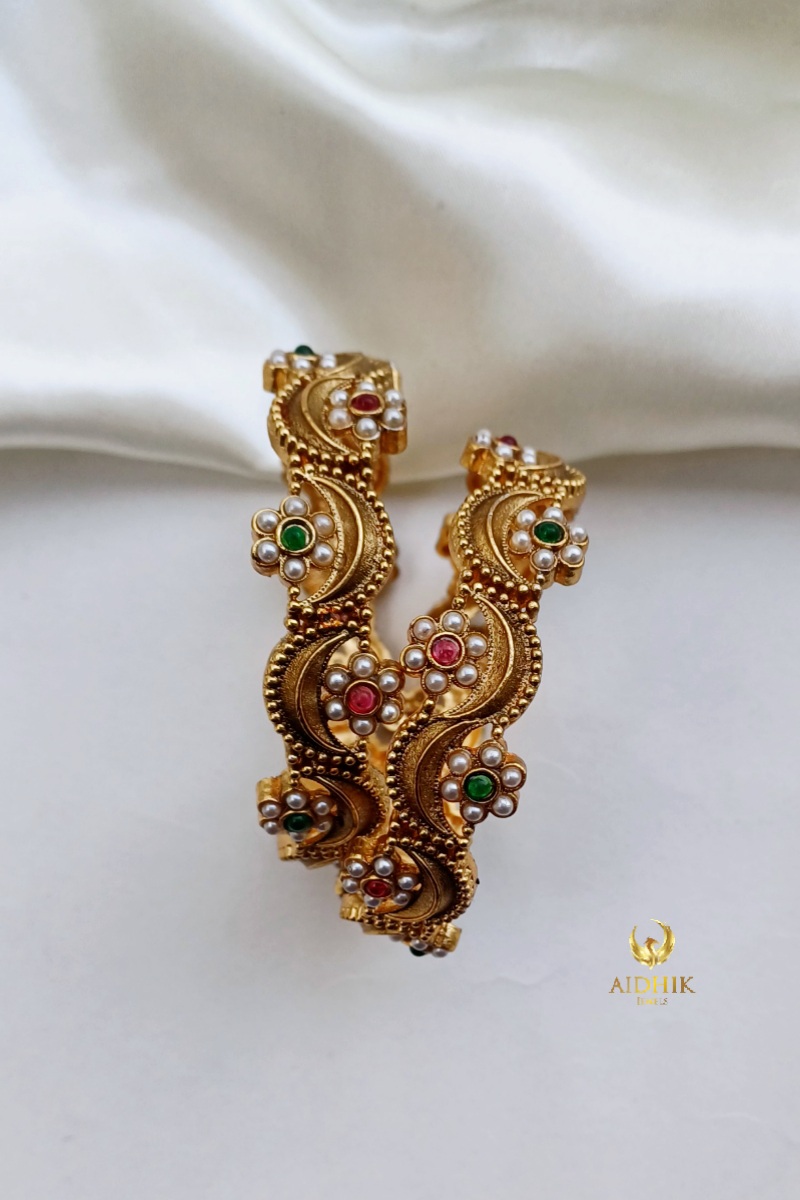 Halfmoon bangles pearl size 2.6 AB12S6